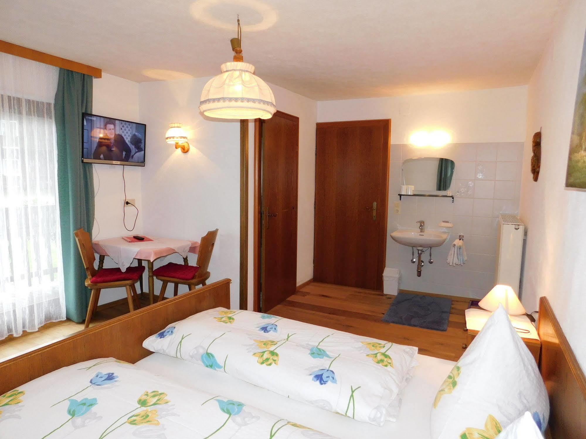 Gaestehaus Zugspitzblick แบร์วัง ภายนอก รูปภาพ